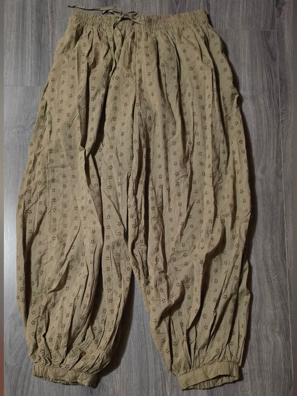 Scoop Wide-Leg Eyelet Cotton Pants in Light Tan